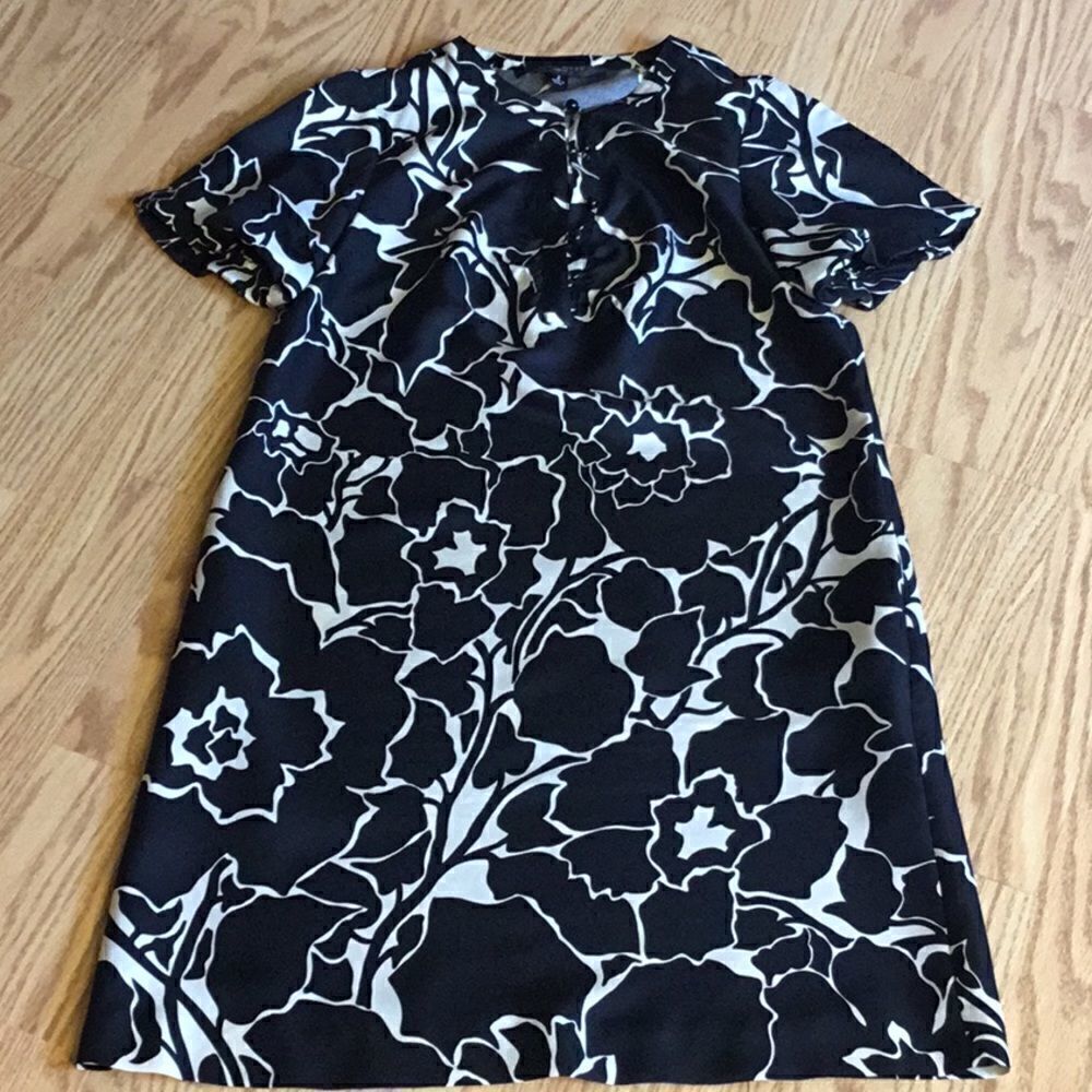 NINE WEST puff sleeve shift dress in size 2